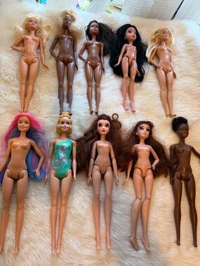 Barbie’s bundle set of 10